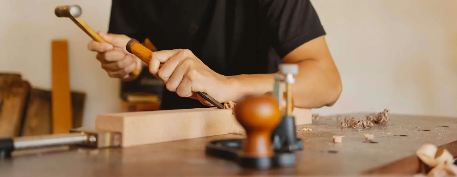 Wood Carving Tips How To Cut A Groove In Wood With Chisel And Hammer
